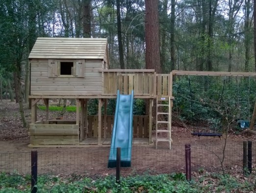 Spielturm Antwerpen 420 - Rundsitz - Zaun