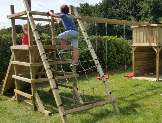 Affenschaukel mit Kletterturm